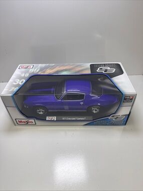 Maisto 1971 Chevrolet Camaro Die-Cast Model Car - Purple